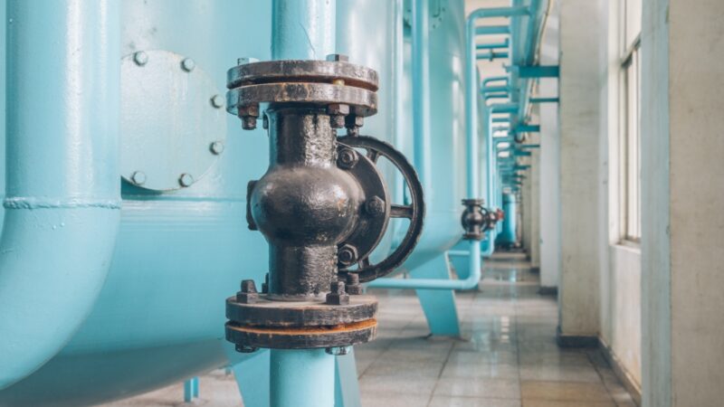 Brak dostępu do wody pitnej w dwóch gminach i części miasta Rybnika z powodu uszkodzenia sieci wodociągowej
