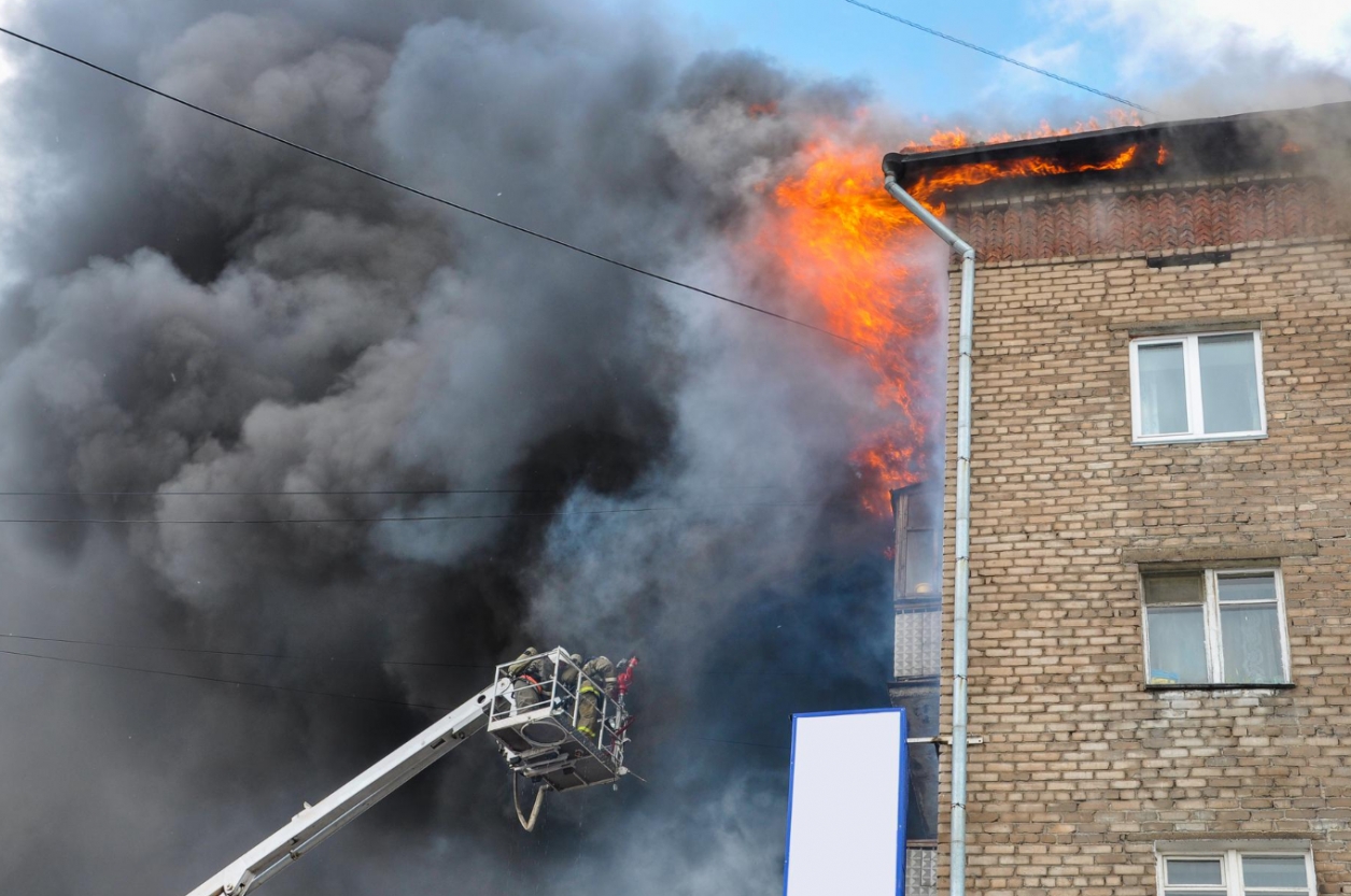 Sąsiad uratował rodzinę i mienie o wartości 300 tysięcy złotych – szybko zawiadomił służby o pożarze