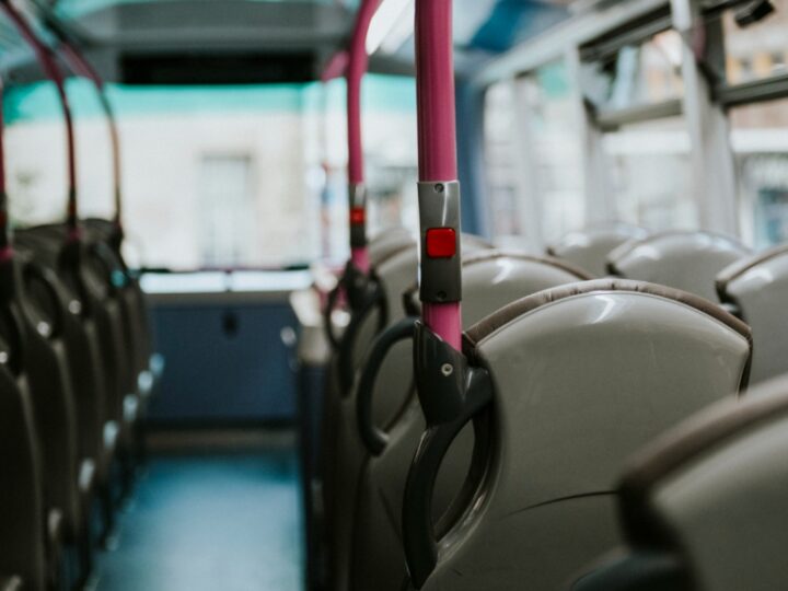 Skandaliczne zachowanie kierowcy autobusu w Katowicach: Wyprosił matkę z dziećmi za nieprawidłowe ustawienie wózka