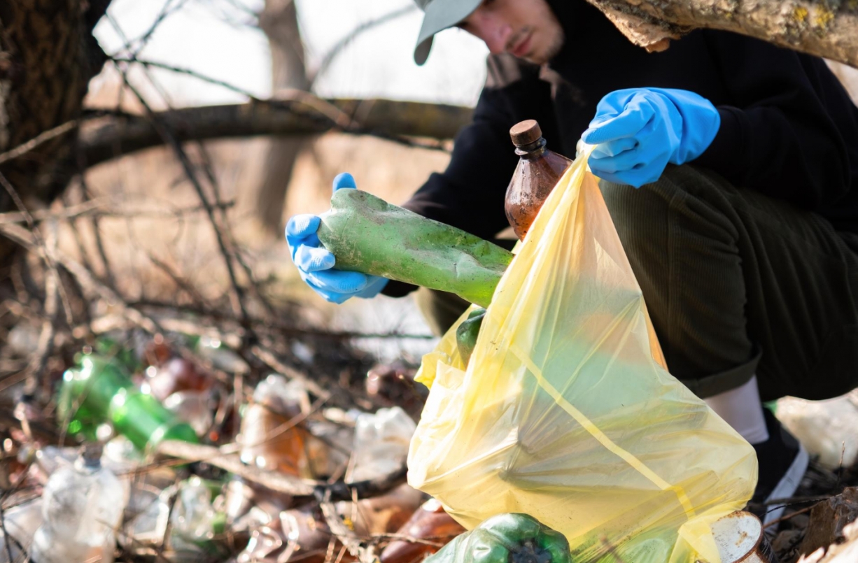W Gliwicach usunięto dzikie wysypisko odpadów o masie 80 ton