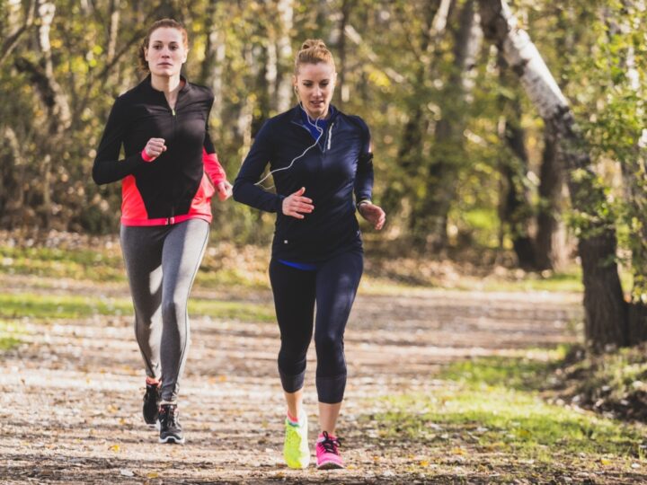 Nocny Bieg Uliczny w Czerwionce-Leszczynach: Rywalizacja biegaczy na dystansach 5 i 10 kilometrów